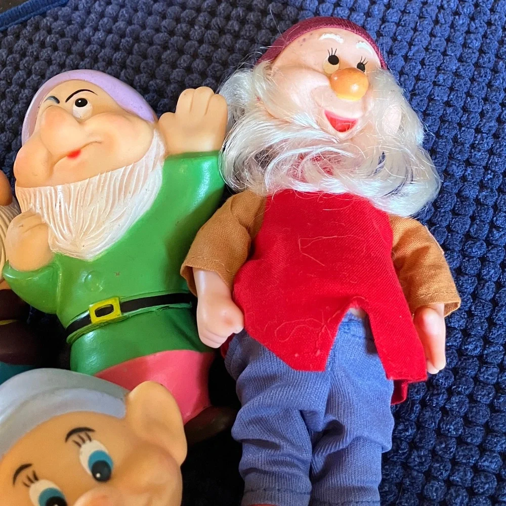 BIKIN DISNEY Snow White And The Seven Dwarfs Doll Set 1980’s Vintage All 7 - Picture 4 of 6